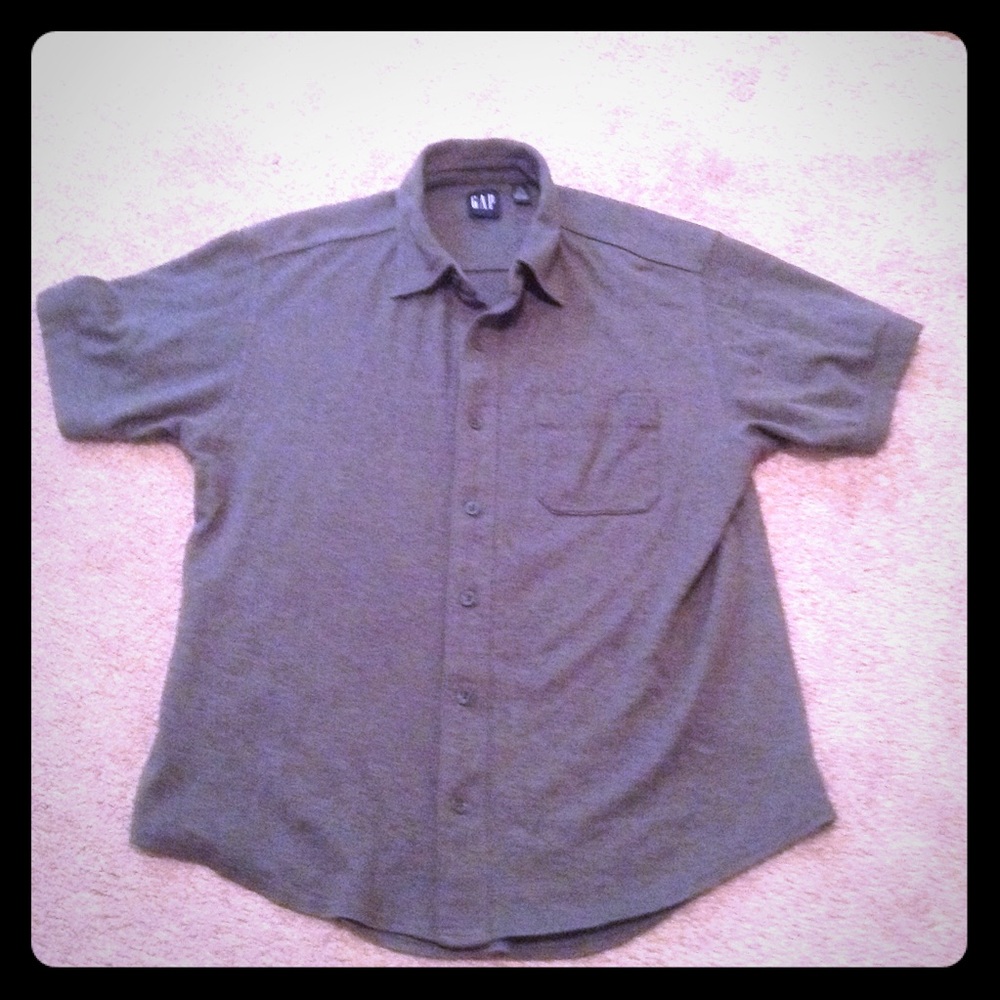 Medium Gap shorts button down
